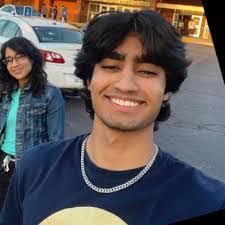 Kendra Vickers's Instagram, Twitter & Facebook