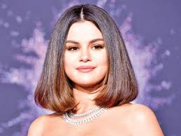 Selena marie gomez)‏ (مواليد 22 يوليو 1992) هي مغنية وممثلة ومنتجة أمريكية، وهي المولودة الوحيدة لأب من أصل مكسيكي وأم من أصل إيطالي. Ø¬Ø±ÙŠØ¯Ø© Ø§Ù„Ø¬Ø±ÙŠØ¯Ø© Ø§Ù„ÙƒÙˆÙŠØªÙŠØ© Ø³ÙŠÙ„ÙŠÙ†Ø§ ØºÙˆÙ…ÙŠØ² ØªØªÙØ§Ø¹Ù„ Ù…Ø¹ Ø§Ù„Ø§Ø­ØªØ¬Ø§Ø¬Ø§Øª