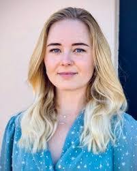 Julia Robins's Instagram, Twitter & Facebook