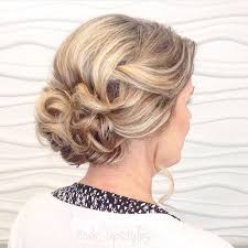 Use a curling iron to create waves and then separate your hair. Mother Of The Bride Hair Ideas For More Hair Inspiration Follow Wb Upstyles On Instagr Mom Hairstyles Mother Of The Bride Hair Mother Of The Groom Hairstyles
