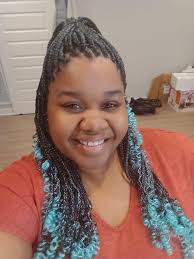 Why is Summer None Other being criticized for using a hospital bag as her  suitcase?