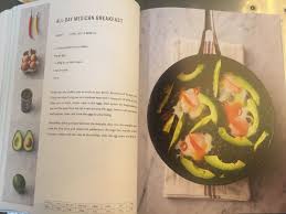 Jamie Oliver S All Day Mexican Breakfast High Protein 5 Ingredient Recipe Using Avocado Chilli Black Beans Eggs Lime Eten En Drinken Eten Vlees