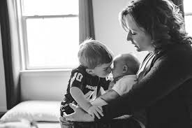 Toddler Big Brother Kissing Newborn On Moms Lap For A Pittsburgh Family Photo Session With Mary Beth Miller Newborn Photos Photo Sessions Family Photo Sessions