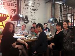 Cả hai không chỉ thường xuyên tương tác với nhau trên mạng xã hội mà còn không ngại chụp ảnh cùng nhau khiến khán giả thích thú và ngưỡng mộ. Bi Máº­t Sau Nhá»¯ng Bá»©c áº£nh Cá»§a Mc Tháº£o Van Va Báº¡n Gai Má»›i NsÆ°tcong Ly