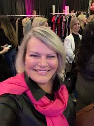 womendriven #womeninautomotive #knowyourcarnight #thecarlady…