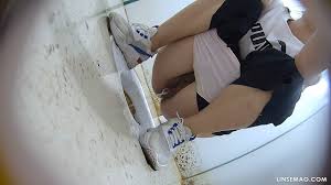 Toilet voyeur: close up of a womans cunt - Stingy cat