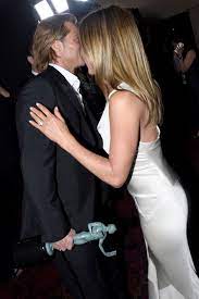 Iconicwedding of jennifer aniston brad pitt in what seemed then to be the uniting hochzeitsfeier ideen jennifer aniston hochzeit brad pitt jennifer aniston Brad Pitt Confirms He S Back With Jennifer Aniston New Idea Magazine