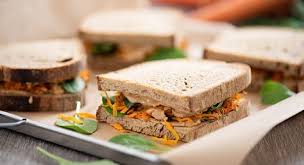 Croque Carotte Au Beurre De Cacahuete Mon Quotidien Autrement Recette Curcuma Recette Beurre De Cacahuete Alimentation