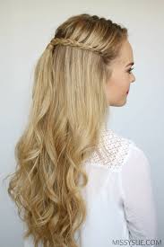While you can achieve a beautiful heart braid with a regular braid, the fishtail braid is an elegant addition to the hairstyle. Mini Braids And Beach Waves Missy Sue