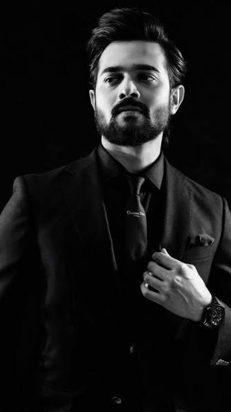 Bhuvan Bam ki height 5 feet 9.35 inches sirf number nahi hai, ye us confidence, screen presence aur personality ko reflect karti hai jo BB ko crowd se alag banati hai. Talent ho to height bas ek ...