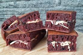 Ini dia cara menikmati pisang cokelat yang sempurna. Resep Camilan Akhir Pekan Martabak Red Velvet Womantalk