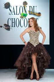 Chocolate Fashion Show Le Carrousel Enchante Nicolas Fafiotte Sebastien Bouillet Modele Porte Par Dounia C Art En Chocolat Chocolat Sculptures En Chocolat