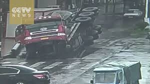 sinkhole splits truck into two in e