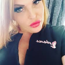 Tanya Golding's Instagram, Twitter & Facebook