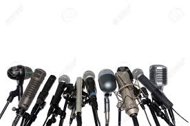 Bij de wereld draait door, dat vlak na de persconferentie werd uitgezonden, bleven nog 4,5 miljoen mensen hangen. Verschillende Microfoons Uitgelijnd Op Persconferentie Gea Soleerd Op Een Witte Achtergrond Royalty Vrije Foto Plaatjes Beelden En Stock Fotografie Image 7804253