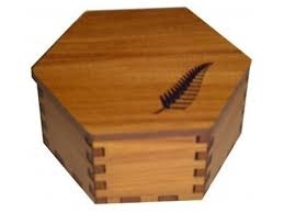 Boite En Bois Coffret Cadeau New Zealand Fern Elle pourra contenir vos bijoux et toutes sortes de petits boite à bijoux en bois peint, coffret à trésors bouddhistes avec noeud sans fin ou noeud infini ou noeud. bois coffret cadeau new zealand fern