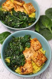 Simple Spinach Tofu With Turmeric Rice Recette Cuisine Vegetarienne Recette Tofu Repas Vegetarien