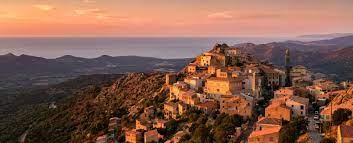 Les langues parlées sont le français, bien sûr, et le corse. Visite Aerienne De La Corse Depuis Calvi Wingly