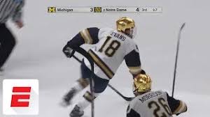 Jake evans, född 2 juni 1996, är en kanadensisk professionell ishockeyforward som är kontrakterad till montreal canadiens i national hockey league (nhl) och spelar för rocket de laval i american hockey league (ahl). Notre Dame Scores Goal With Less Than 5 Seconds Left To Reach Frozen Four Final Espn Youtube
