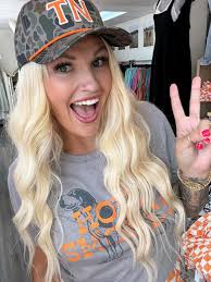 FRI-YAY is here and so am I! 🙌🏼🧡