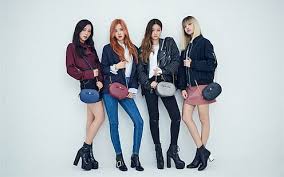 Multiple sizes available for all screen sizes. Hd Wallpaper Blackpink Jisoo Blackpink Jennie Blackpink Hand Bags Wallpaper Flare