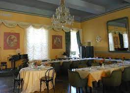 Circolo dei forestieri is a restaurant in lucca. Salone Picture Of Ristorante Circolo Dei Forestieri Bagni Di Lucca Tripadvisor