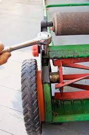 Clamp the mower blade into a vise. How To Sharpen A Push Mower Or A Reel Mower The Art Of Doing Stuff