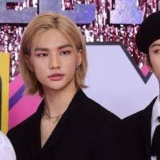 Stray kids'den hyunjin, gerçek adıyla hwang hyunjin; Hyunjin 200726 Recherche Sur Twitter Twitter Frisuren Langhaar Haarschnitt Gerade Haare Bilder