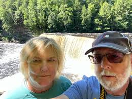 What are the attractions between the bridge and Tahquamenon Falls?