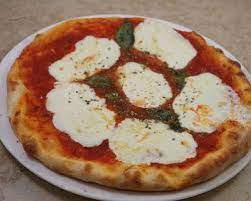 Die weihnachtskuchen haben eine kuppelform, der osterkuchen hat die form einer taube. Pizza Margherita Alla Napoletana