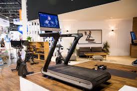 The slatted running belt rolls smooth and feels more realistic than traditional treadmill belts. Rmyyhffni Ilfm
