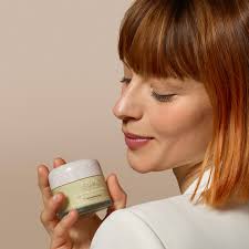 Tri-Active™ Regenerating Moisture Complex