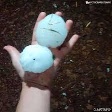 Houve também outra ocorrência de granizo gigante em janeiro de 2017 na província argentina de entre rios. Granizo Gigante Cai Sobre Cidade Do Rs Em Tempestade