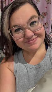 - 167 lbs ou acheter ses premiers soutien-gorge chez @victoriassecret à 32  ans. Le feeling est indescriptible. , @boutiquecolori @hm @cfcarrefour ,  #chirurgiebariatrique #chirurgiebariatriqueqc