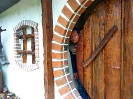 Rumah hobbit paraland resort / 10 gambar rumah hob. Berkunjung Ke Rumah Hobbit Ala Tanah Karo Lifestyle Blogger Medan Cerita Jalan