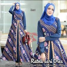 Trend dalam perkembangan busana wanita khususnya gamis memang saat ini banyak mengalami perubahan dalam hal kombinasi. 30 Gambar Model Baju Gamis Batik Terbaru Fashion Modern Dan Terbaru 2021
