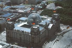 Masks mandatory in bundestag as berlin coronavirus cases rise. Berlin Stadtrundfahrt Reichstag Deutscher Bundestag