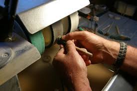 Cutting a kerf in the stone will give you greater control. Beginning Lapidary Cabochon Cutting Nw Rockhounds Seattle 31 March 2021