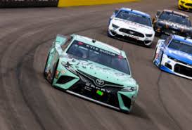 Kyle busch is the 2019 cup series champion. Kevin Harvick Intentionally Wrecks Kyle Busch Trying To Advance To Nascar Championship 4 Kickin The Tires