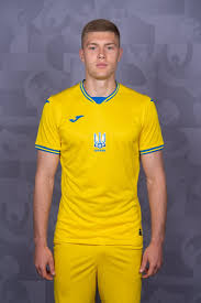 Oleksandr zinchenko opened the scoring for the blues and yellows around the half. Artem Dovbyk
