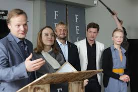 Stejně jako v předešlých dvou filmech se děj točí kolem terezy voříškové ramby, kryštofa hádka, lukáše langmajera a miroslava táborského. Tereza Ramba A Krystof Hadek Na Jizni Morave Dotocili Film 3bobule Tojesenzace Cz