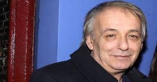 «νομίζω ότι τόσες πολλές δεκαετίες η ελένη μενεγάκη αδικεί τον εαυτό της». Andreas Mikroytsikos O Karkinos Xtyphse Thn Porta Ths Oikogeneias Toy To Dhmosio Mhnyma An8rwpias