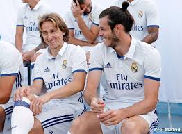El real madrid acaba la primera vuelta del campeonato segundo en la clasificación con 40 puntos, los mismos que el líder, barcelona. Real Madrid C F On Twitter Rmcity Smile We Took Our Official 2016 17 Team Photos Today More Photos Https T Co Ba5q8lsily