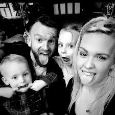 I have a 2007 vw crafter 2.5tdi with now a starting issue, turn the key and  it starts up for 1 second and then cuts out straight away, its getting fuel  at