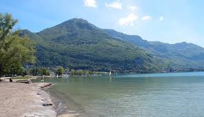 Visit on a tuesday, friday or sunday morning for the popular. Les Differentes Plages Du Lac D Annecy Pour Se Baigner Hotel Des Alpes
