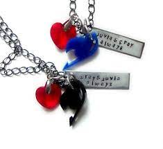 Juvia And Gray Always Necklaces I Literally Need This Nowwwwwwwww Juvia And Gray Fairy Tail Cosplay Fairy Tail Couples
