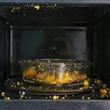 電子レンジで卵が爆発したら 掃除の手順を解説 暮らしの知識 オリーブオイルをひとまわし 卵 電子レンジ 掃除