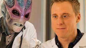 Resident alien boss breaks down season 1 finale, teases more hijinks, drama & linda hamilton in season 2. Resident Alien Star Alan Tudyk S 9 Most Far Out Roles