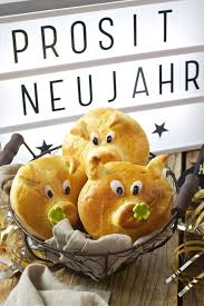 Wir haben für silvester kleine, selbstgemachte fliegenpilze als glücksbringer für silvester gebastelt. Neujahrgsglucksbringer Selber Machen Rezepte Sweets Lifestyle