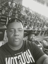 Stanley Simmons's Instagram, Twitter & Facebook